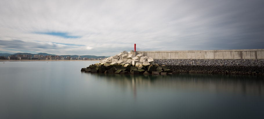 Escollera en el puerto de Laredo